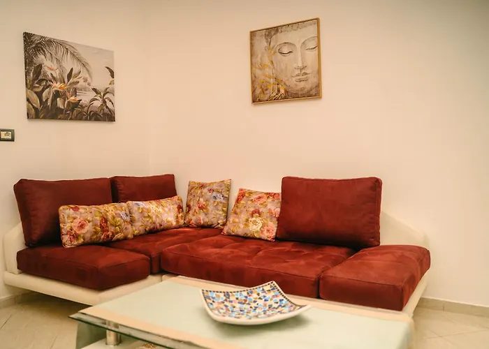 Peaceful In New Bazaar * 地拉那