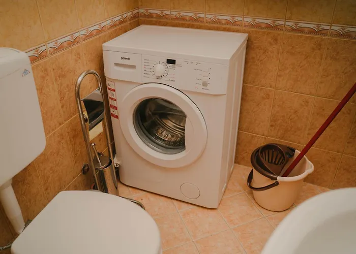 Peaceful In New Bazaar ティラナ